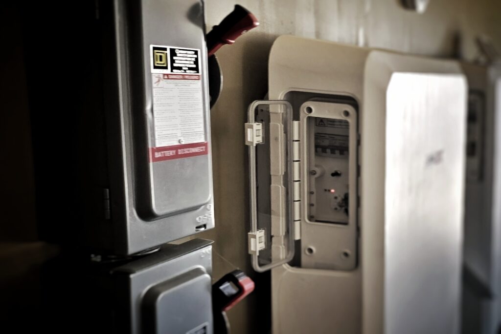 Disconnect and Solaredge Home Battery