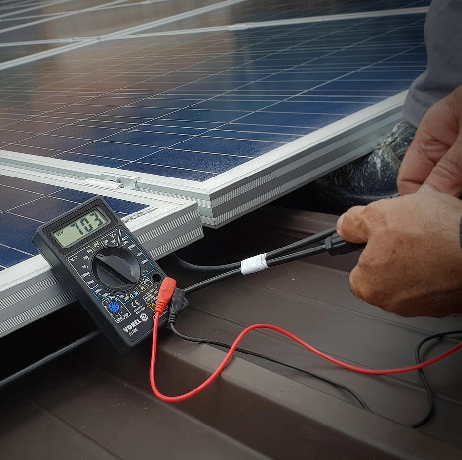 Diagnostics and Repair 2 solar testing technician | McKnight Solar Diagnostics | Expert Diagnostics. Reliable Solar & Battery Repair.
